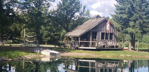 Rustic Beach House on Private Pond with Bunk House
