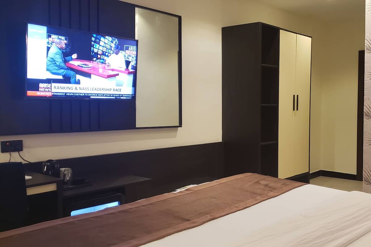 Apartment | 1 bedroom, in-room safe, free WiFi, bed sheets