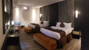 Family Suite | 1 bedroom, in-room safe, free WiFi, bed sheets