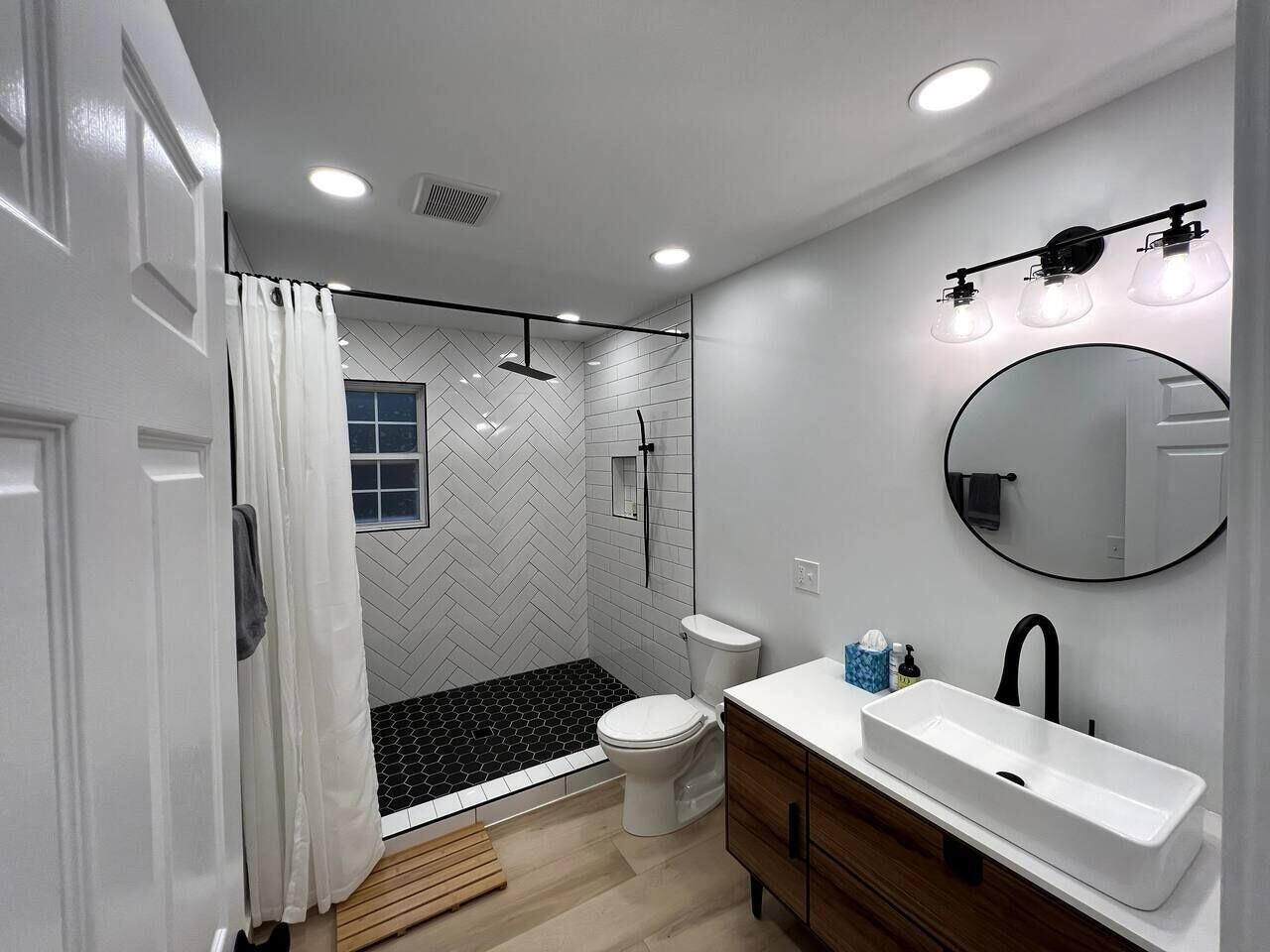 Private Mountain Chalet-Fenced in Yard for Pets!