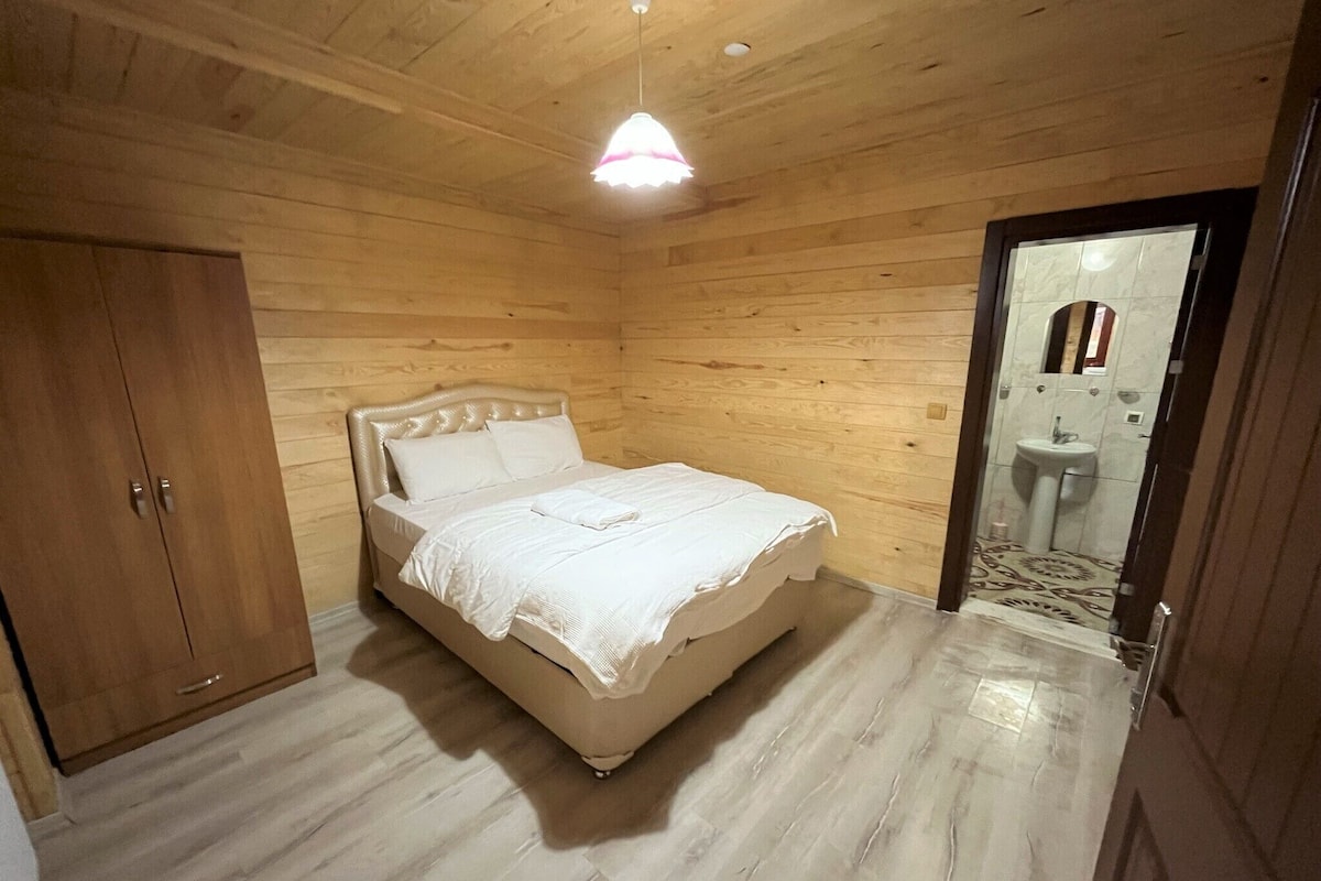 Deluxe Studio, Garden View | 1 bedroom, Egyptian cotton sheets, premium bedding, down comforters