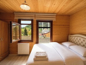 Deluxe Suite, Lake View