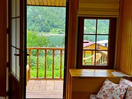 Royal Süit, Göl Manzaralı | Mısır pamuklu çarşaf takımı, kaliteli yatak takımı, kuştüyü yorgan 