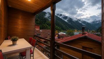 Deluxe Suite, Lake View | Terrace/patio
