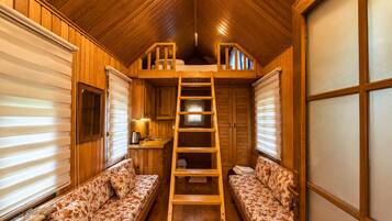 Suite Royal, pemandangan danau | Seprai katun Mesir, seprai premium, selimut bulu angsa, dan busa memori