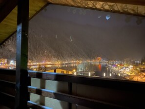 Premium suite, uitzicht op meer | Lakens van Egyptisch katoen, luxe beddengoed, donzen dekbedden