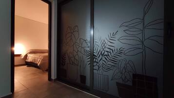 2 habitaciones, tabla de planchar con plancha, wifi y ropa de cama