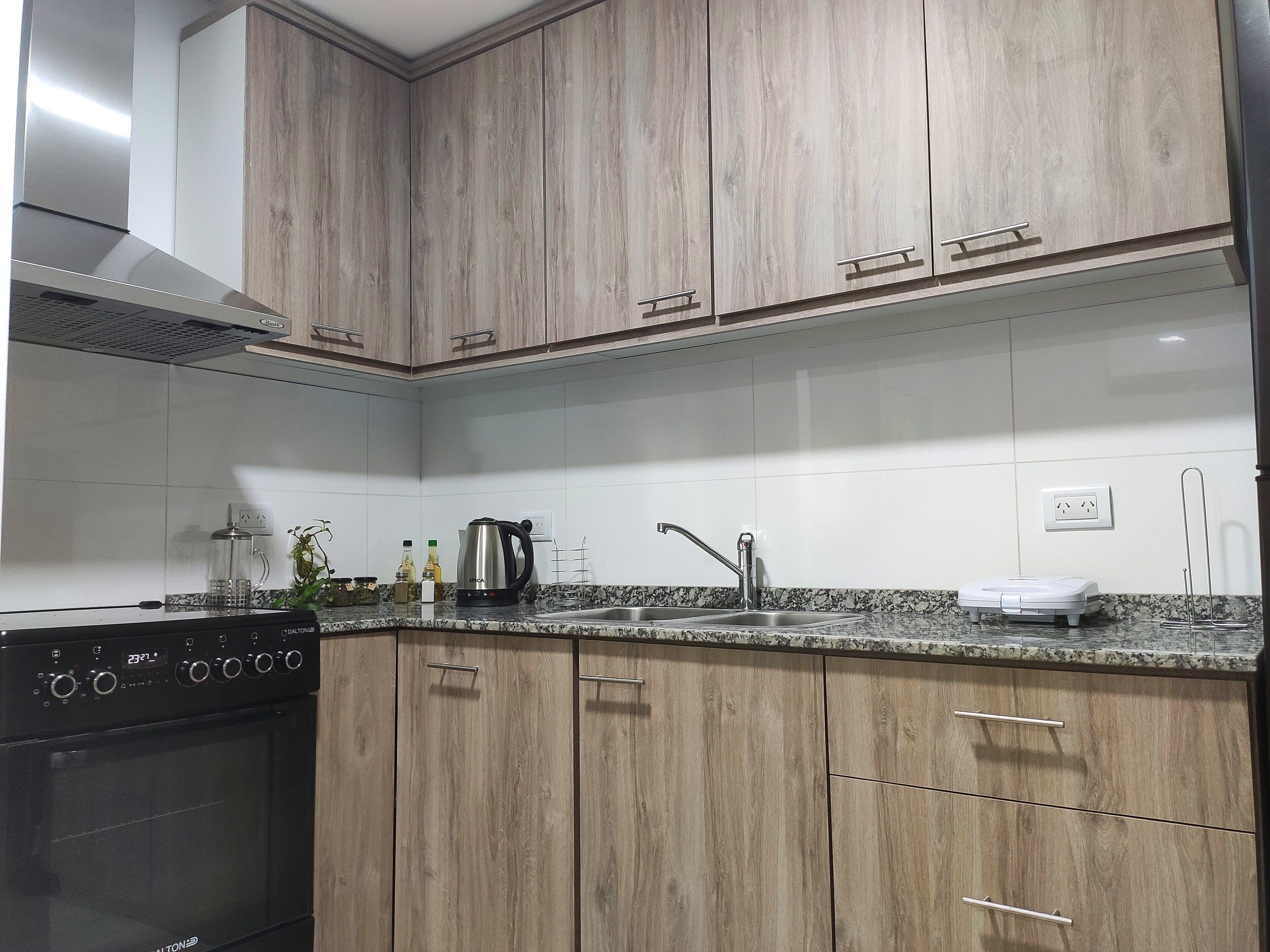 Geladeira, fogão, cooktop, chaleira elétrica