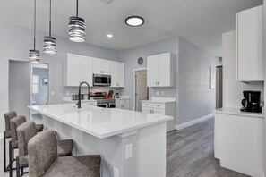 Fridge, microwave, oven, stovetop - Remodeled Golf Course View Pool & Spa Home (Davenport)