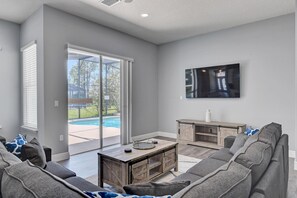Smart TV - Remodeled Golf Course View Pool & Spa Home (Davenport)