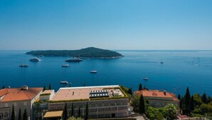 A coastal town with buildings and boats on the water. - Apartments Horizon - Double Room With Balcony and Sea View (Dubrovnik)