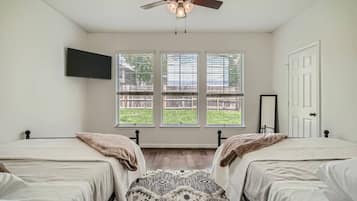 3 bedrooms, desk, iron/ironing board, travel crib