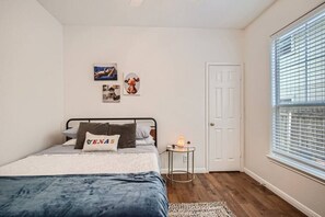 3 bedrooms, desk, iron/ironing board, travel cot