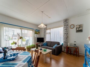 Living room - Cozy Holiday Home in Biggekerke in a Lovely Area (Biggekerke)