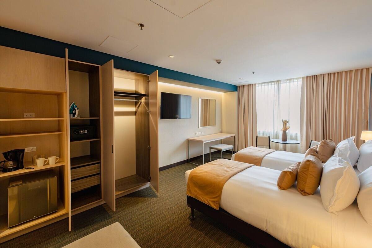 In-room safe, desk, WiFi (free), bed sheets
