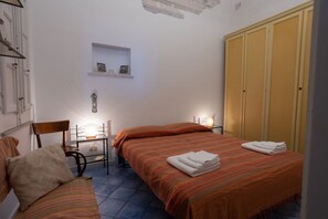 1 soverom, strykejern/-brett og sengetøy