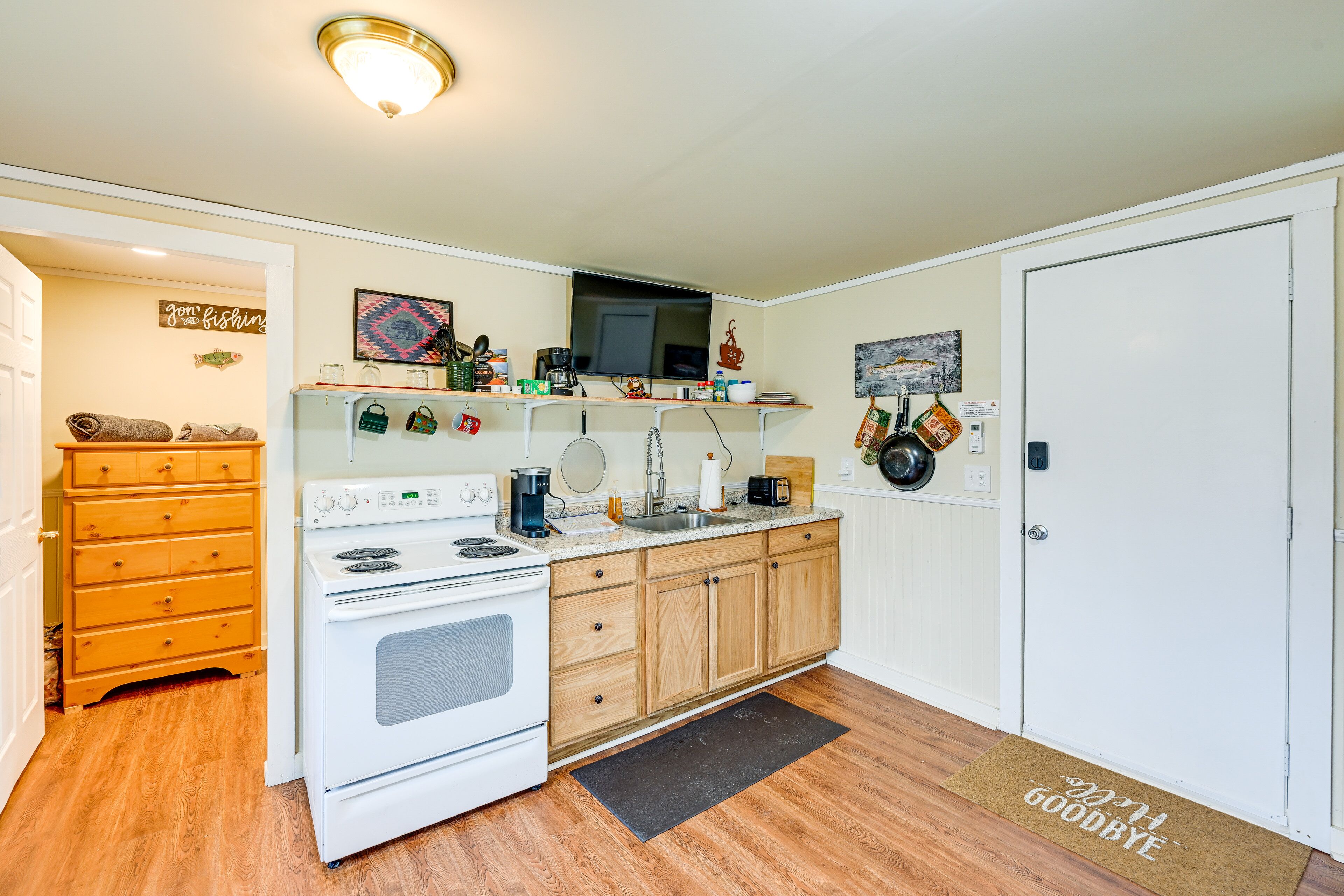 Whittier Vacation Rental Cabin in Tranquil Setting