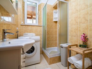 Apartment | Bathroom