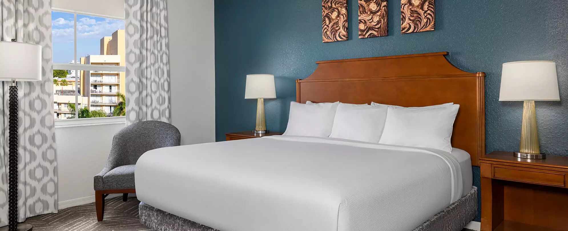 1 Bedroom Deluxe in Pompano Beach!!