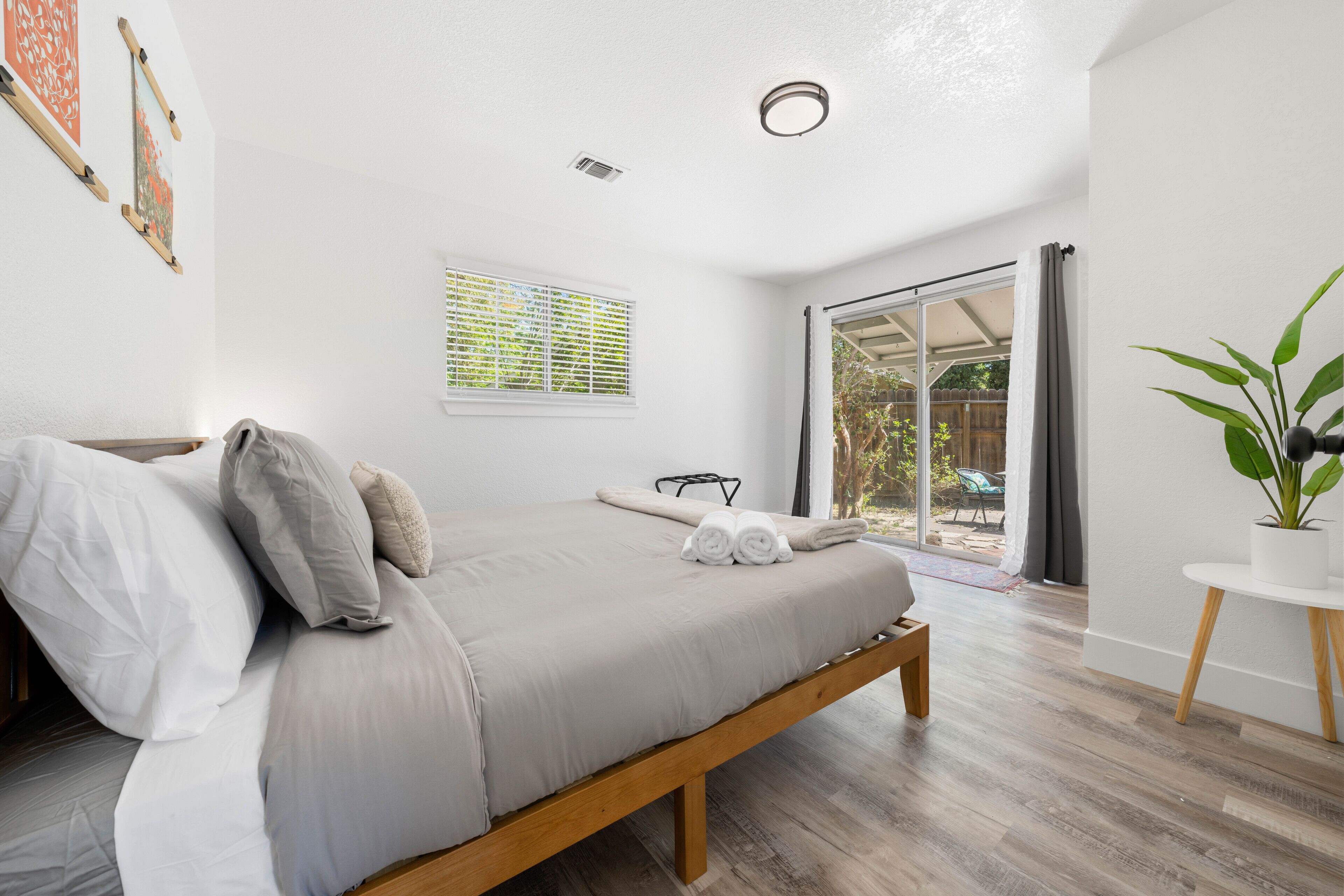 Stylish 3BD/2BA Oasis / Office/Yoga RM/Serene Yard