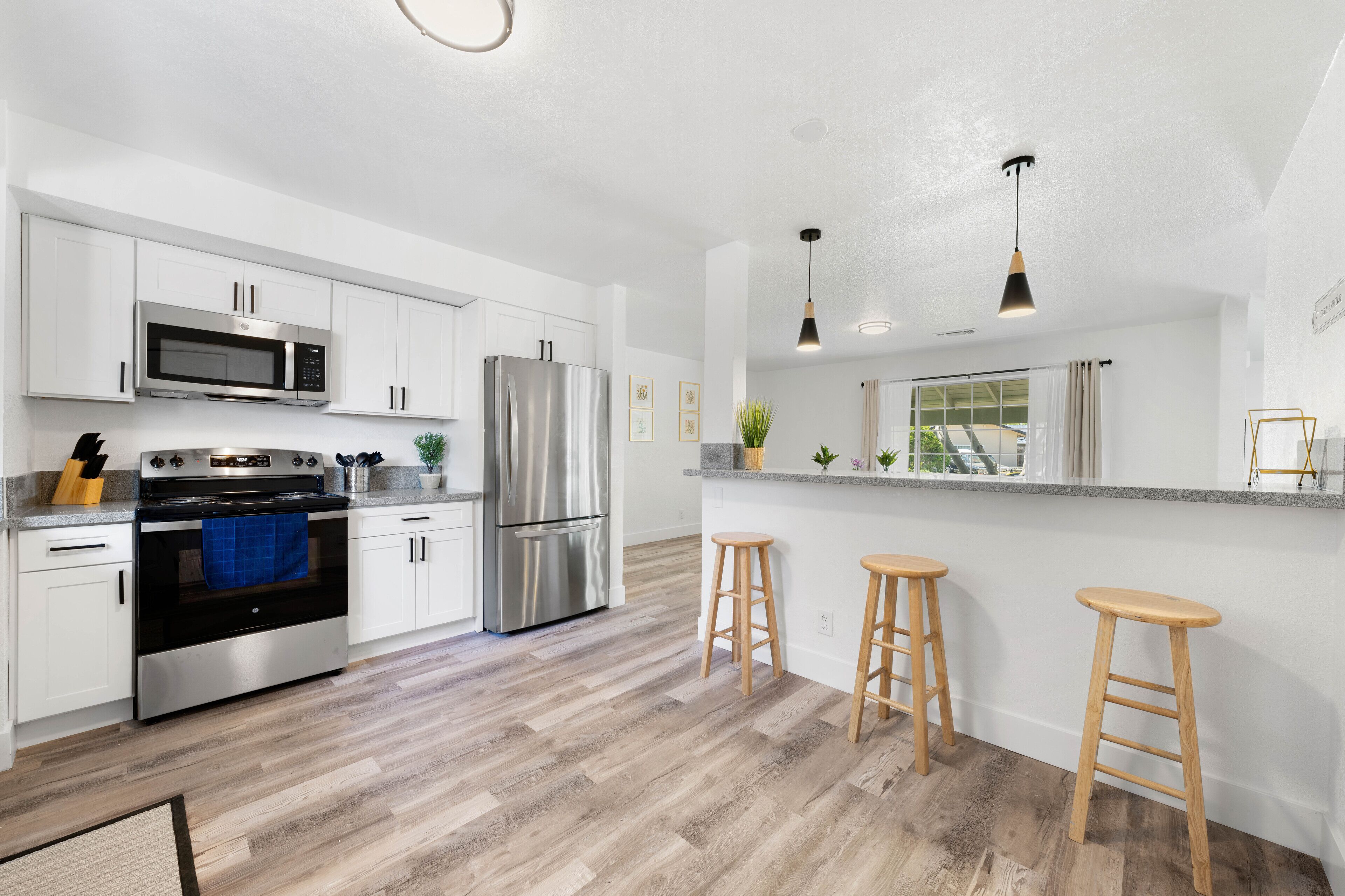 冷蔵庫、オーブン、コンロ、食器洗い機