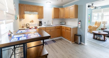 Fully renovated and newly furnished. 1.5 Block to Beach.