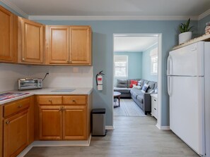 Interior - Fully renovated and newly furnished. 1.5 Block to Beach. (Villas)