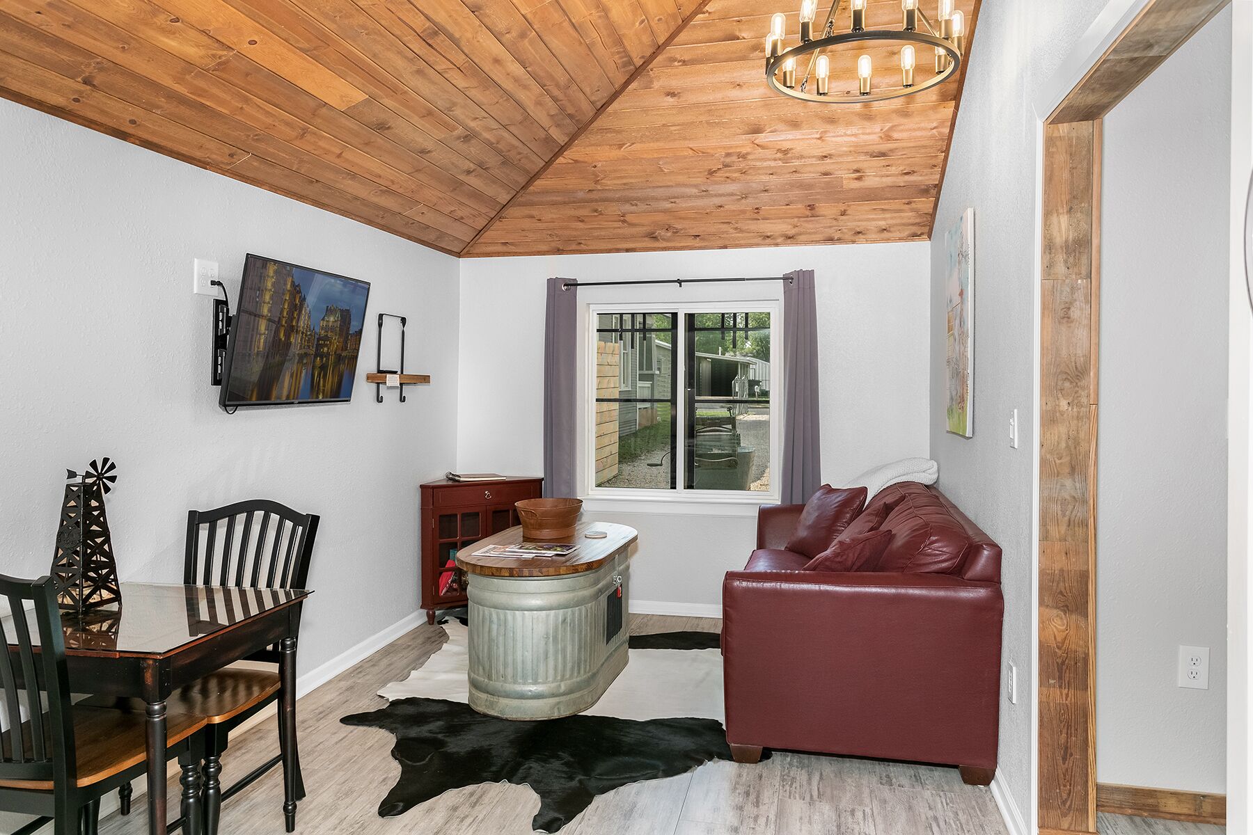 Wash House | 1/1 | Fire-pit | Pets Welcome