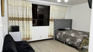 1 chambre, bureau, Wi-Fi, draps fournis