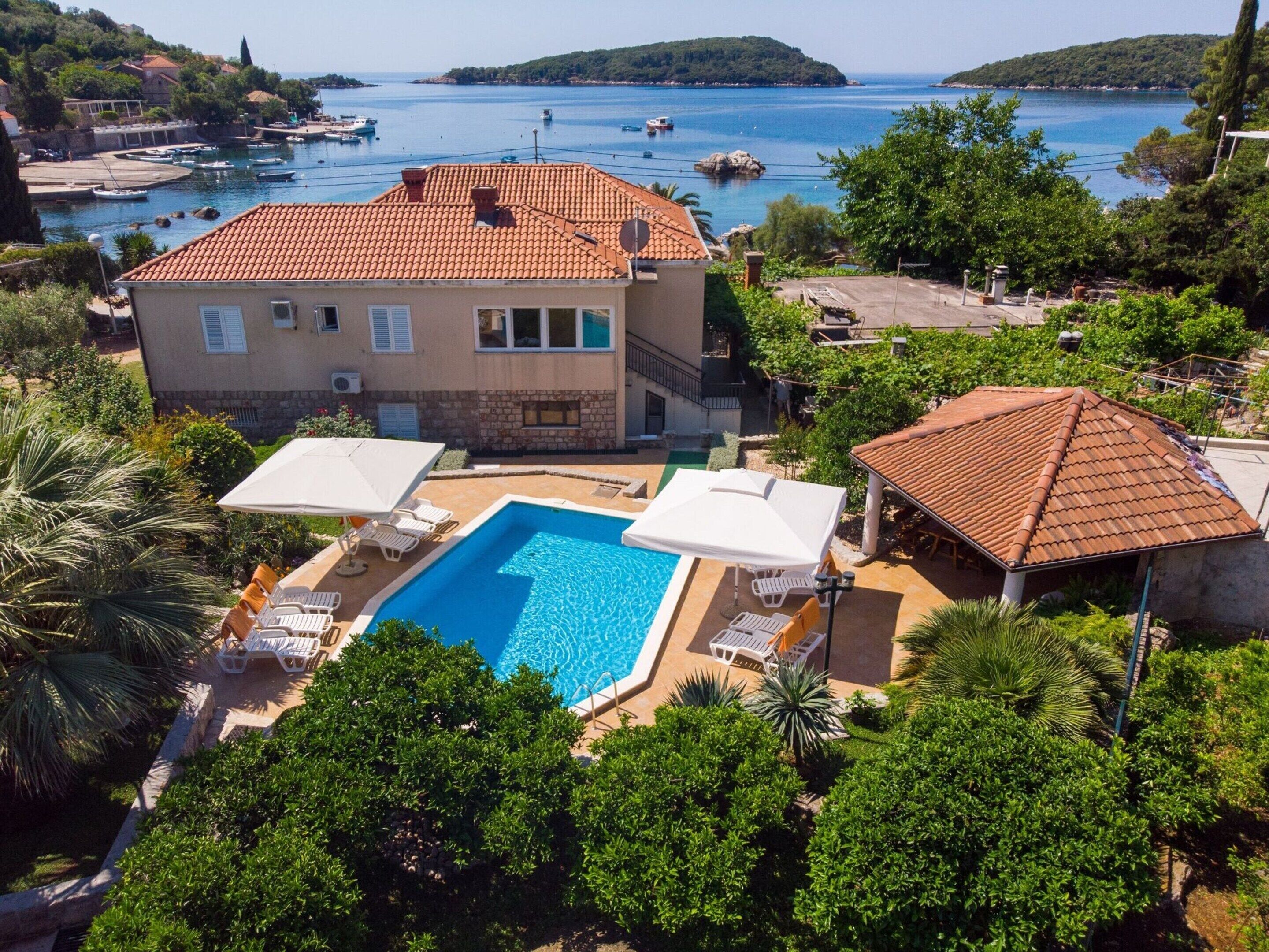 Apartment | Pool | Outdoor pool