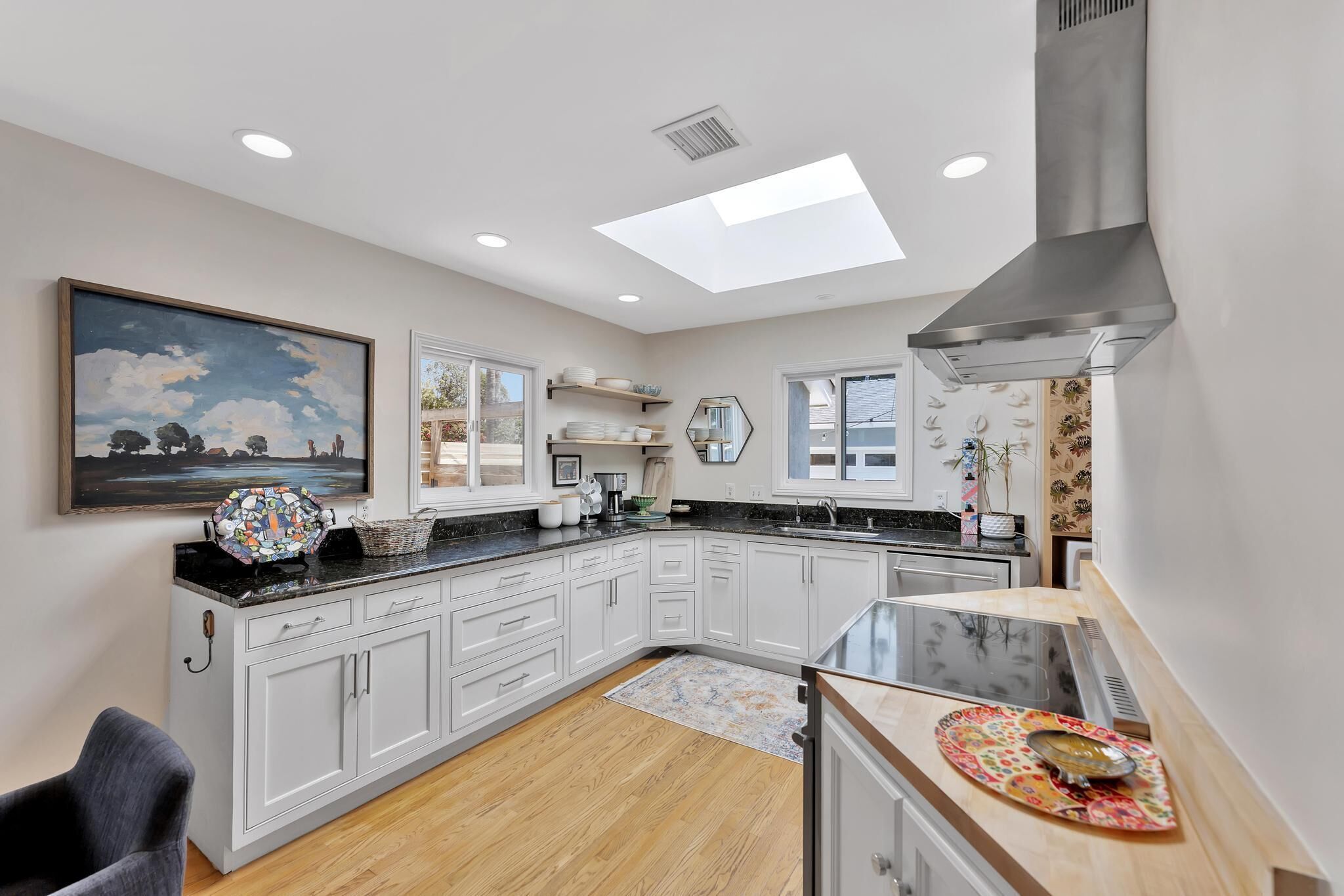 Conveniently Located, Coastal Cottage