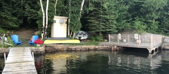 Beautiful Kennisis Lake Cottage
