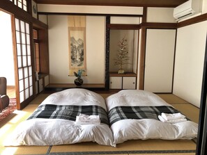 3 bedrooms, bed sheets