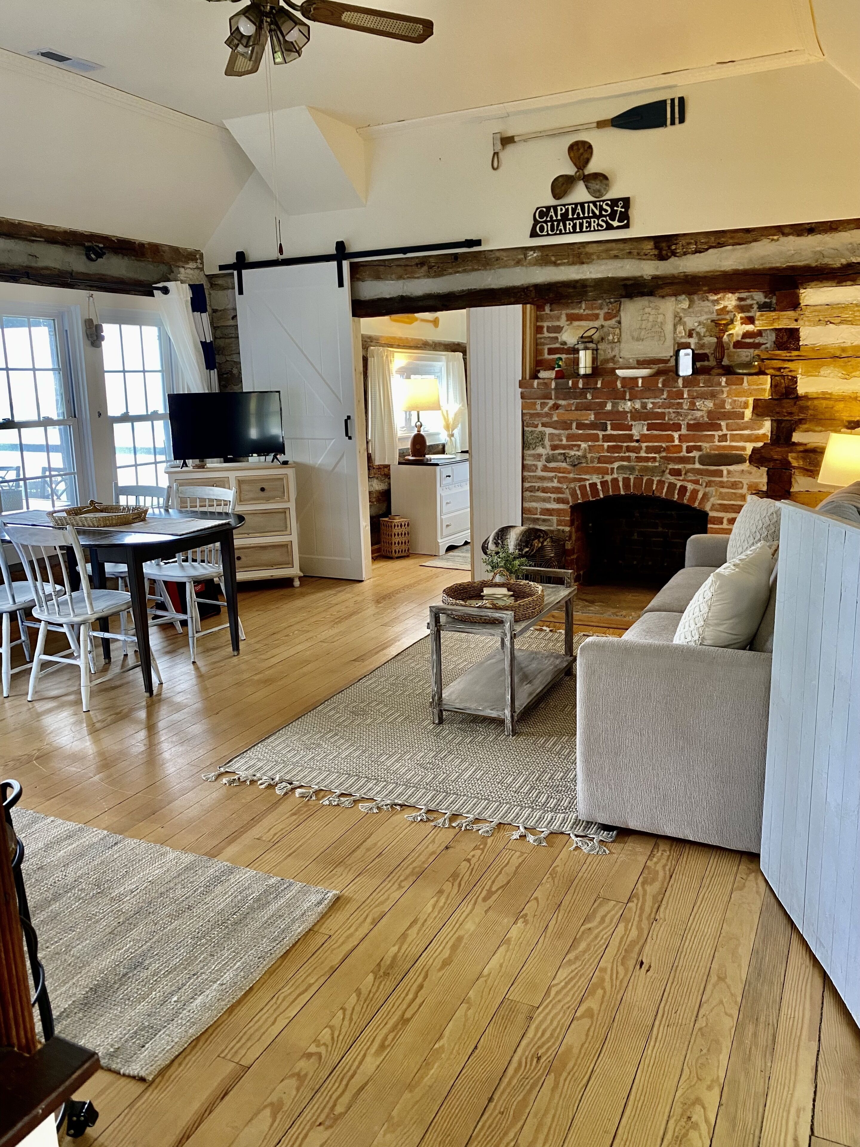 Rivers Edge Waterfront Cabin, Private Beach