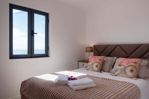 3 soverom, skrivebord, strykejern/-brett og internettilgang