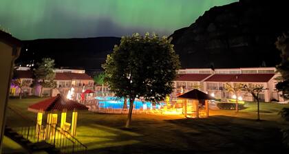 Crescent Bar Condo near The Gorge, Boating & Golf. Sleeps 8. AMAZING Pool.