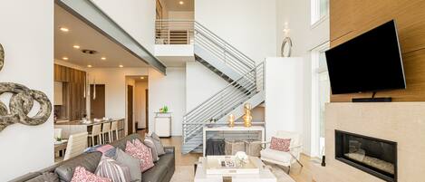 Televisor, llar de foc i estèreo