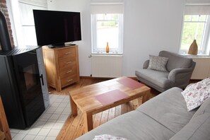 TV, fireplace, stereo