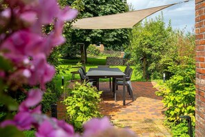 Unclassified image, 4 of 46, button