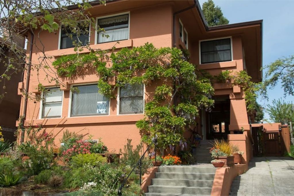 Rockridge Beauty near Rapid Transit