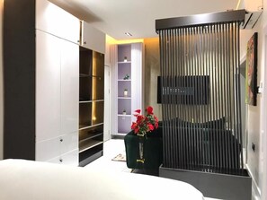 Luxury-Apartment, 2 Schlafzimmer, 2 Bäder | Hochwertige Bettwaren, Betten mit Memory-Foam-Matratzen, Schreibtisch