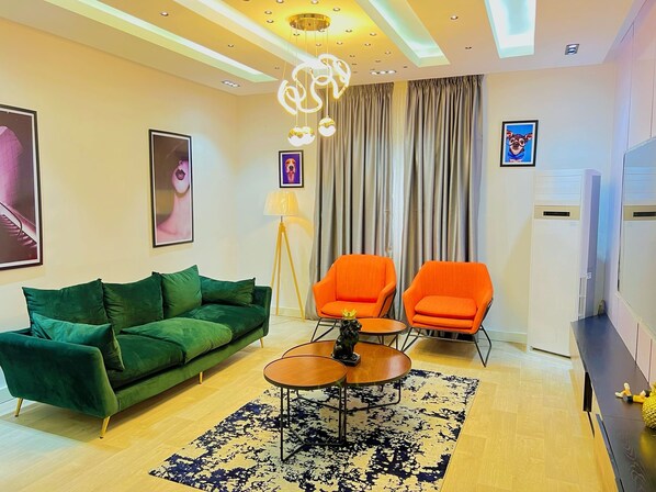 TV connectée de 75 pouces avec chaînes numériques, Netflix