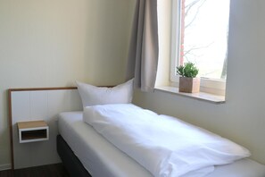 3 bedrooms, WiFi - Vacation apartment Hof Margarethental - Renovated half of the house for 6 persons on a beautiful (Goldelund)