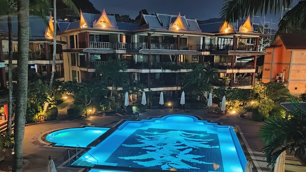 A resort pool area with multiple pools, lounge chairs, and umbrellas. - Kalim Résidence unit- 133 (Patong)