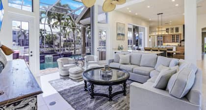 Beautiful Marco island executive home on the water