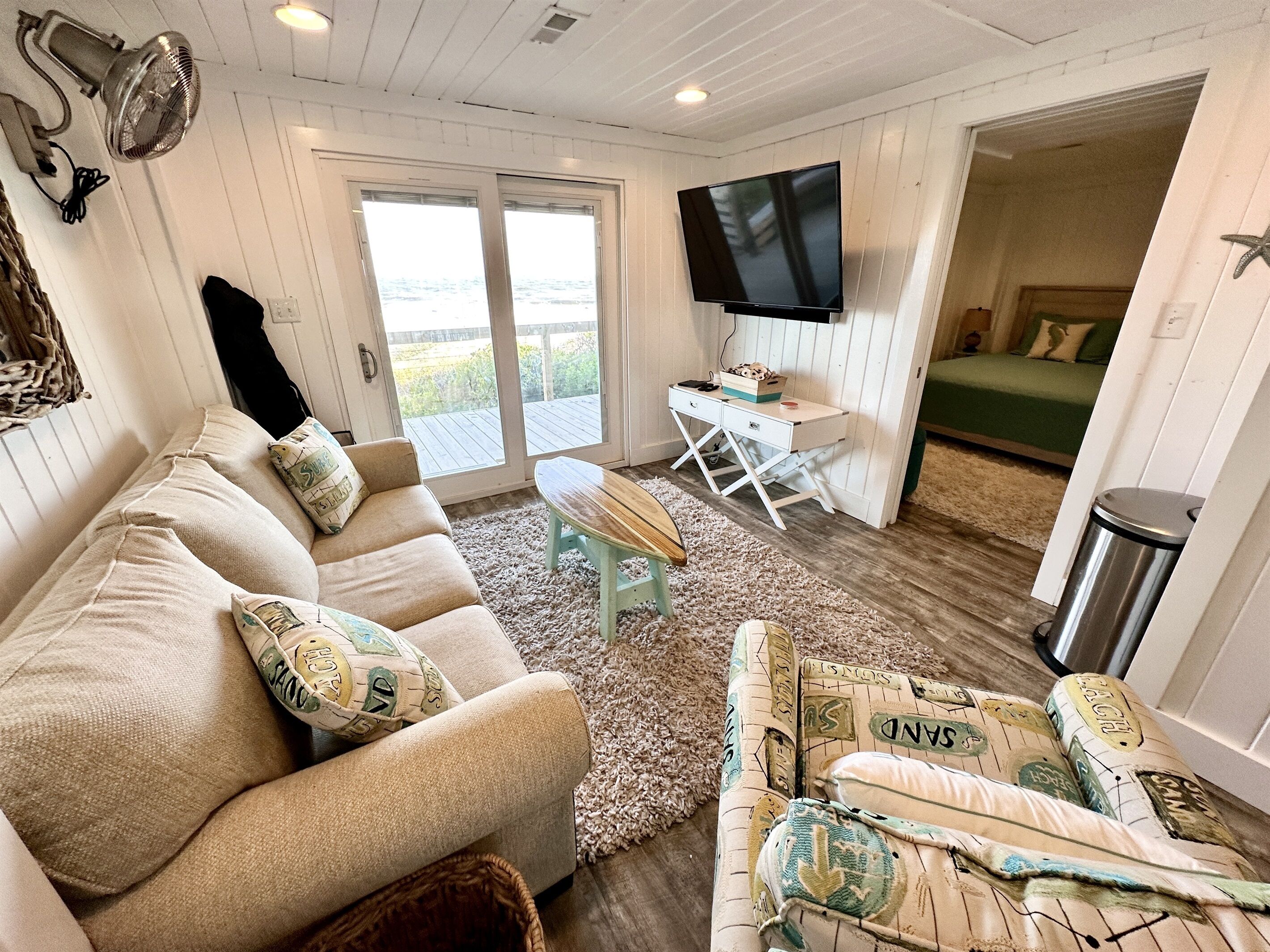 Stay Longer, Save More! Chic oceanfront suite