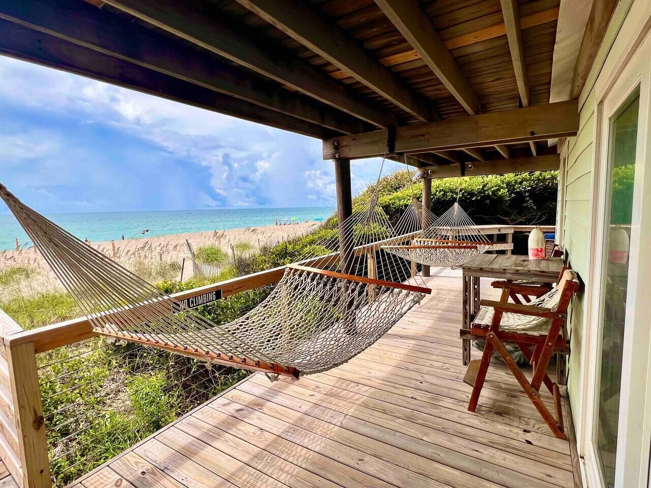 Stay Longer, Save More! Chic oceanfront suite