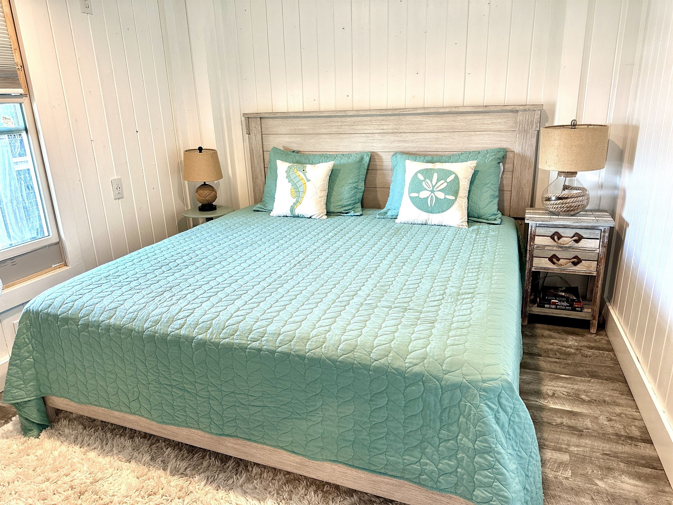 Stay Longer, Save More! Chic oceanfront suite