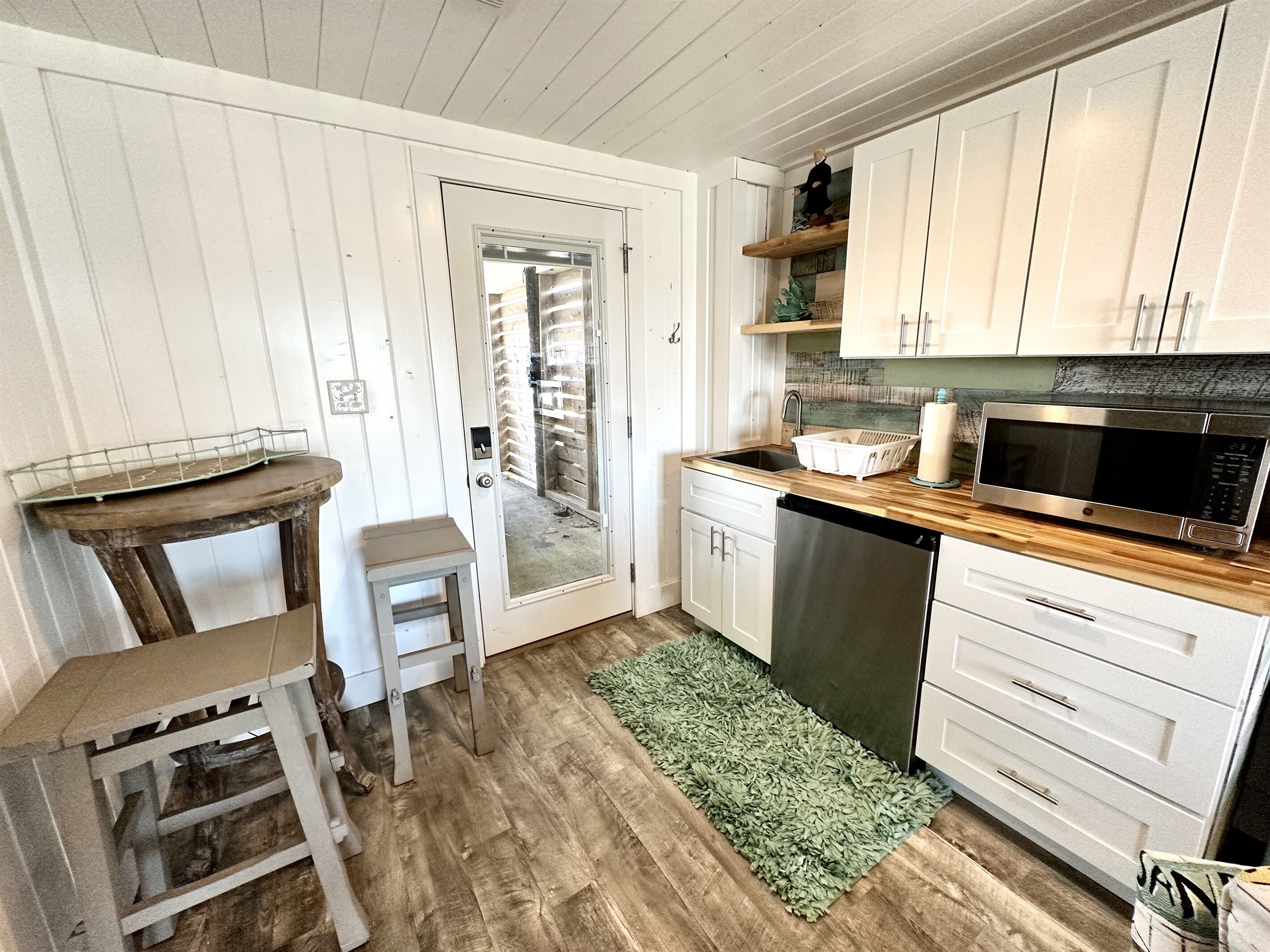 Stay Longer, Save More! Chic oceanfront suite