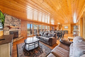 Fernseher, Kamin, Videospiele